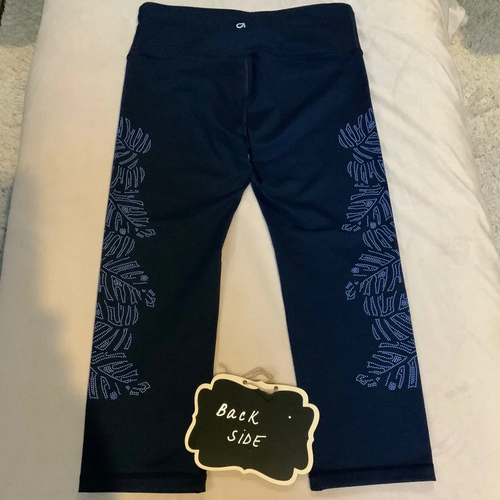 Gap Blue M Capri Leggings Palm Print on Side Active Sporty Adventure Outdoors